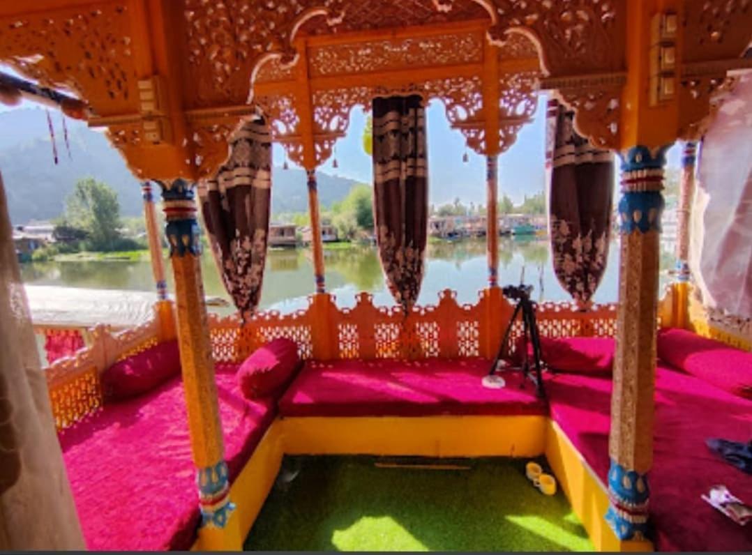 Houseboat Moon Of Kashmir Hotel Srinagar  Luaran gambar