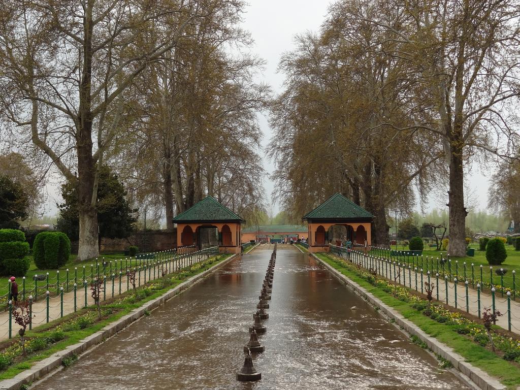 Houseboat Moon Of Kashmir Hotel Srinagar  Luaran gambar