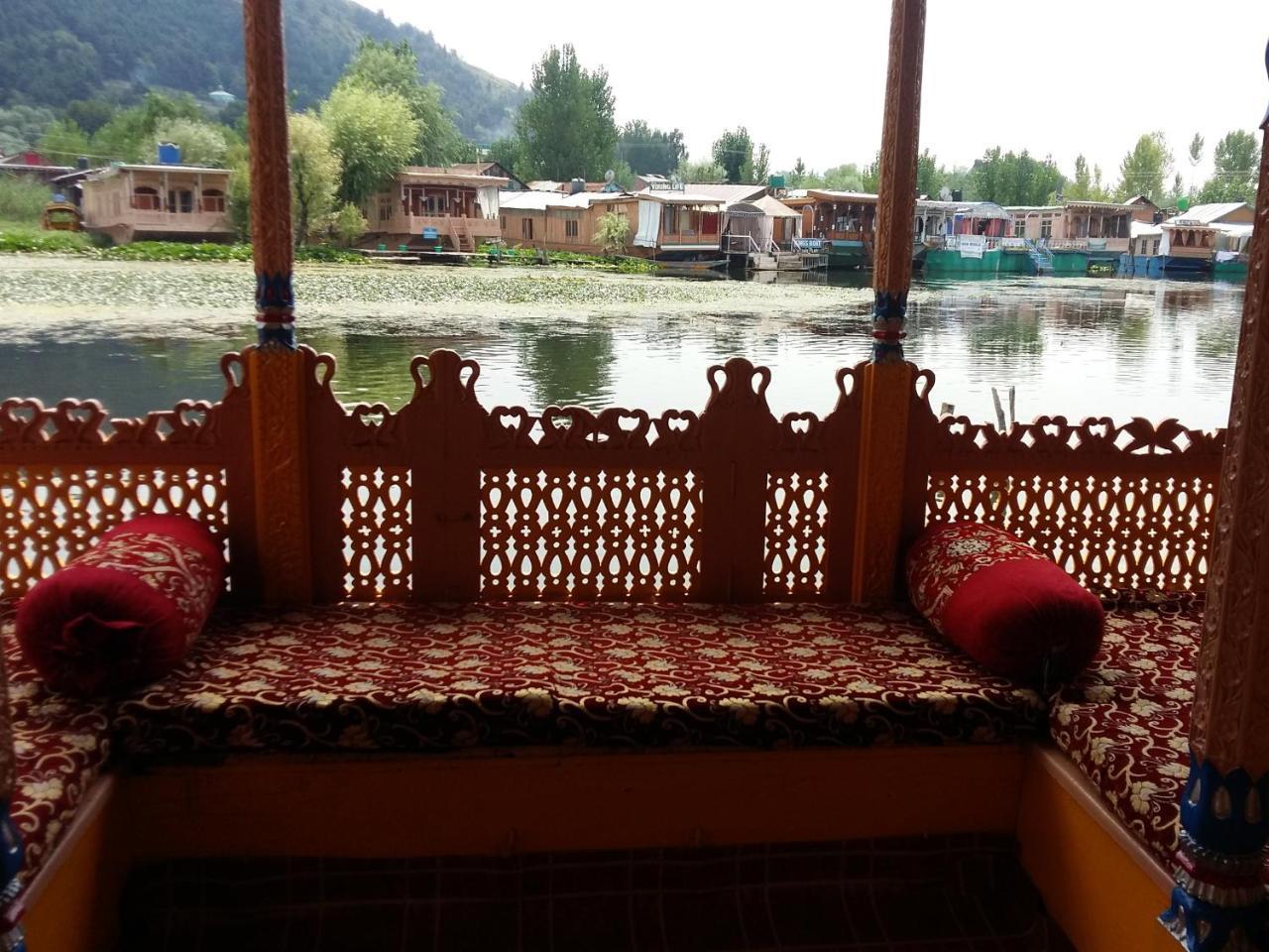Houseboat Moon Of Kashmir Hotel Srinagar  Luaran gambar